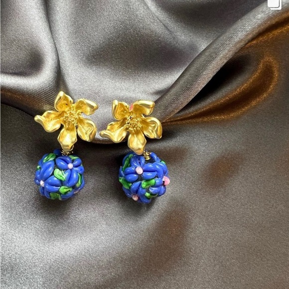 Flower ball earrings - Picture 4 of 5